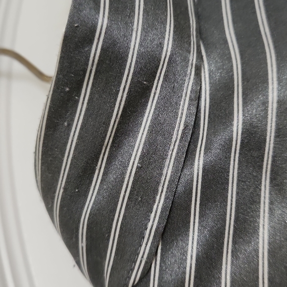 New York & Co gray pinstriped blouse, sz L - Picture 7 of 9